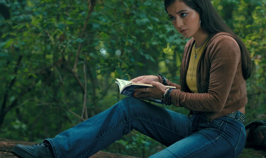 Blue Wide Leg Jeans of Isabela Merced as Anya Corazon