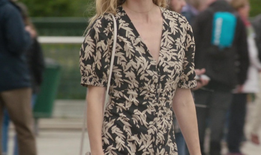 V-Neck Short Dress with Botanical Leaf Print of Evelyne Brochu as Sophie Tremblay