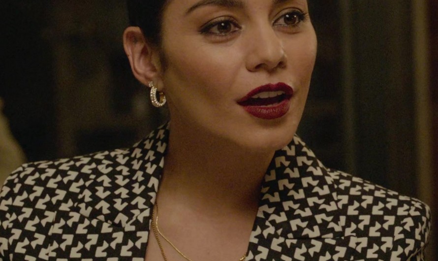 Gold Chain Necklace with Circular Onyx Charm of Vanessa Hudgens as Ruby Collins