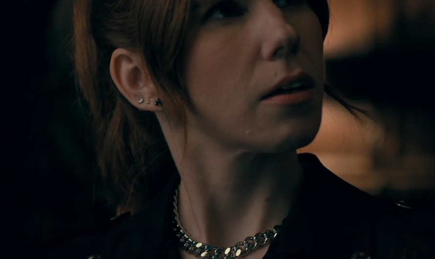 Bold Stainless Steel Chunky Chain Necklace of Zosia Mamet as Amaria