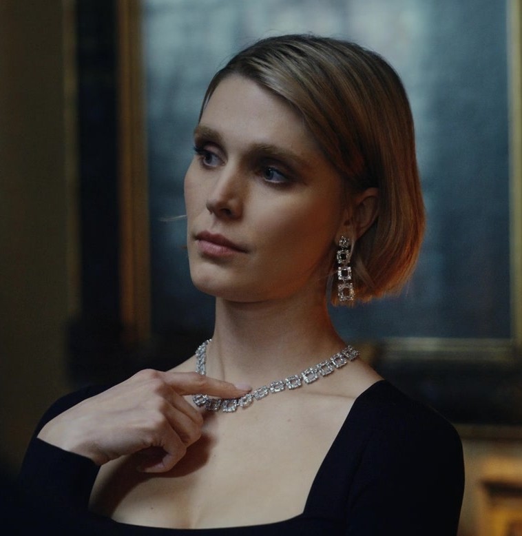 diamond statement necklace - Gaia Weiss (Princess Rosanne) - The Gentlemen TV Show
