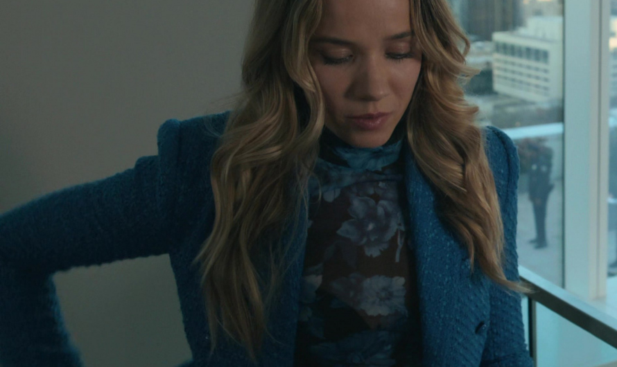Floral Print Turtleneck Cropped Top Worn by Julia McDermott as Lana Brolin