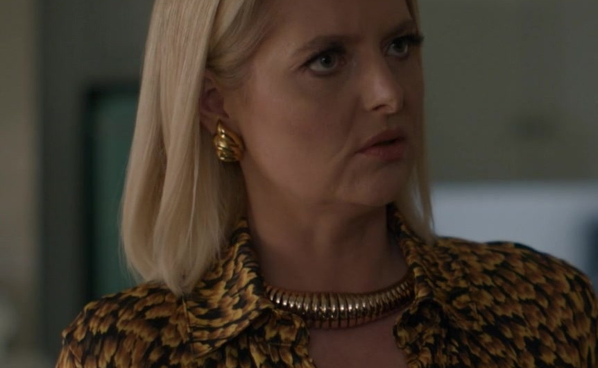 Chunky Gold-Tone Choker Necklace Worn by Lauren Ash as Lexi