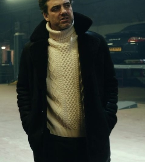 White Knit Turtleneck Sweater of Daniel Ings as Freddy Horniman