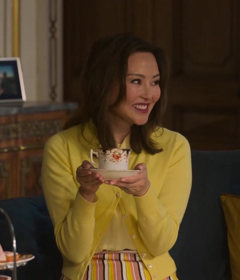 yellow cropped knit cardigan - Elizabeth Tan (Emma Taylor) - Irish Wish (2024) Movie