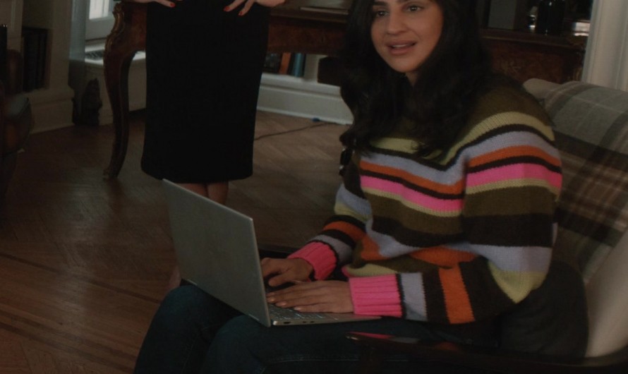 Multicolor Striped Crew Neck Sweater of Olivia Khoshatefeh as Annie Leonard