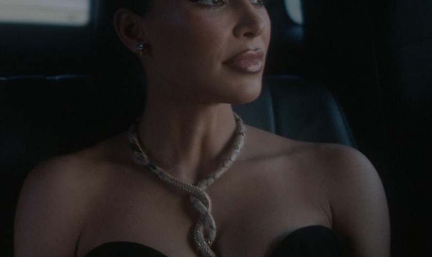 Statement Luxe Snake Necklace of Kim Kardashian as Siobhan Corbyn