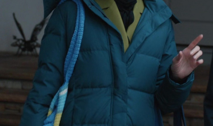 Teal Blue Insulated Long Puffer Jacket with Zippered Pockets of Carrie Preston as Elsbeth Tascioni
