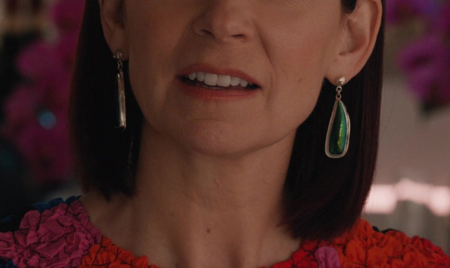 Teardrop Green Malachite Earrings with Silver Frame of Carrie Preston as Elsbeth Tascioni
