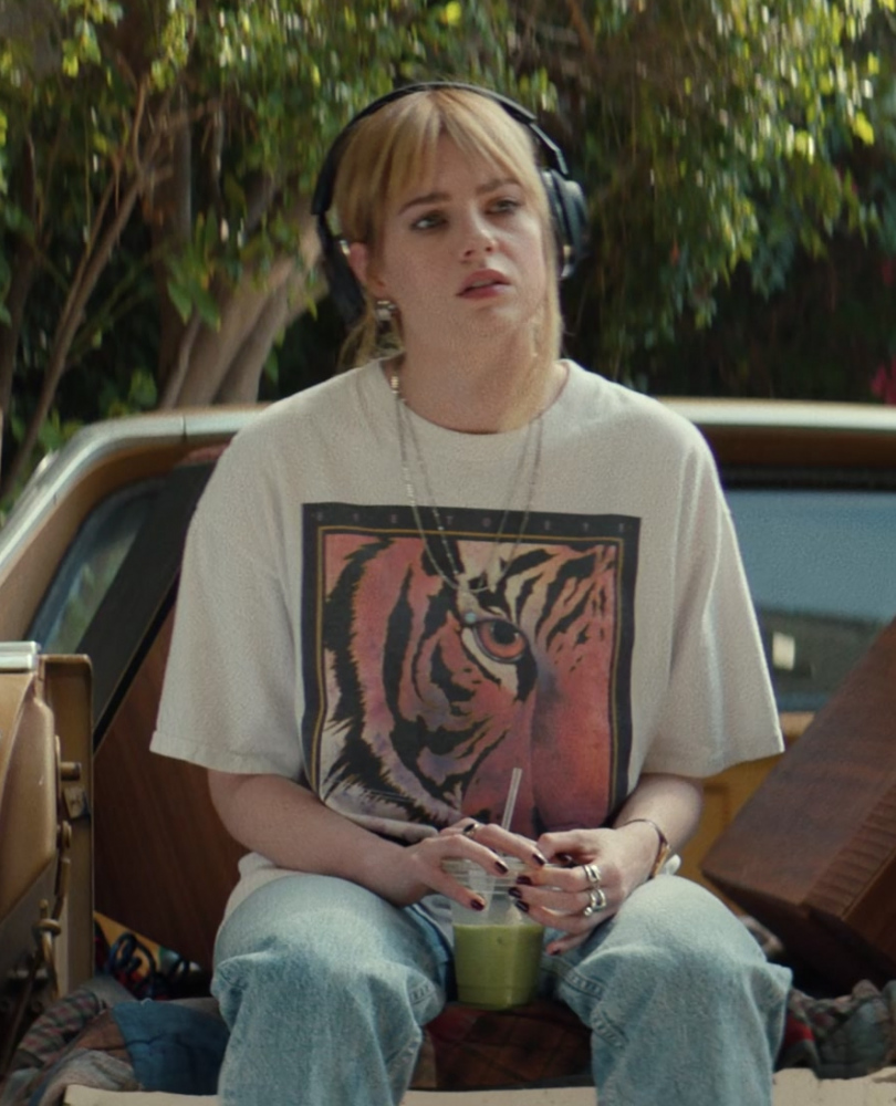 Oversized White Tiger Graphic Tee of Lucy Boynton as Harriet