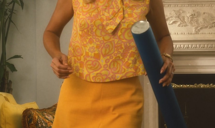 Retro Inspired High-Waisted Orange Skirt of Kristen Wiig as Maxine Simmons