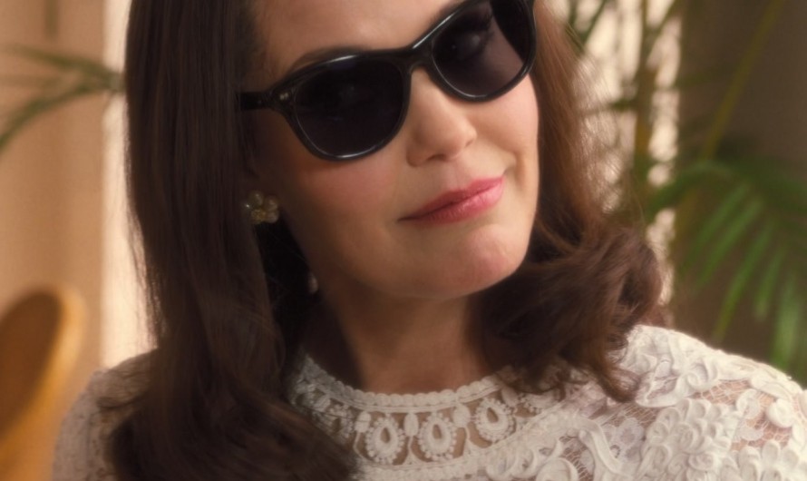 Timeless Black Statement Sunglasses of Leslie Bibb as Dinah
