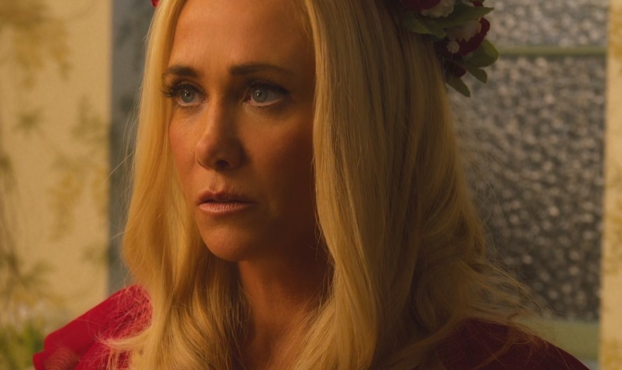 Vibrant Mixed Flower Headband Worn by Kristen Wiig as Maxine Simmons