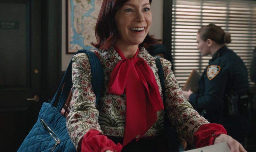 Blue Quilted Shoulder Tote Bag of Carrie Preston as Elsbeth Tascioni