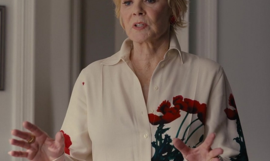 Bold Floral Print Shirt of Jean Smart as Deborah Vance