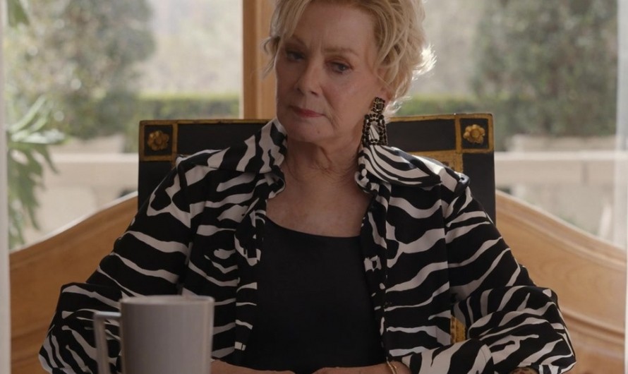 Black and White Zebra Print Shirt of Jean Smart as Deborah Vance