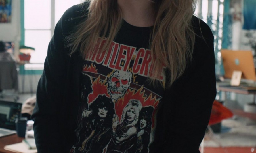 Mötley Crüe Band Black Tee of Elizabeth Lail as Quinn Powers