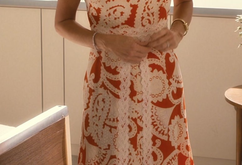 Vintage Inspired Orange and White Sleeveless Dress of Kristen Wiig as Maxine Simmons