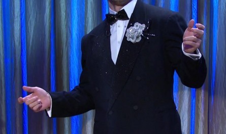 #1218 – Saturday Night Live Season 49 Episode 20 (Timestamp – 00h 20m 17s)