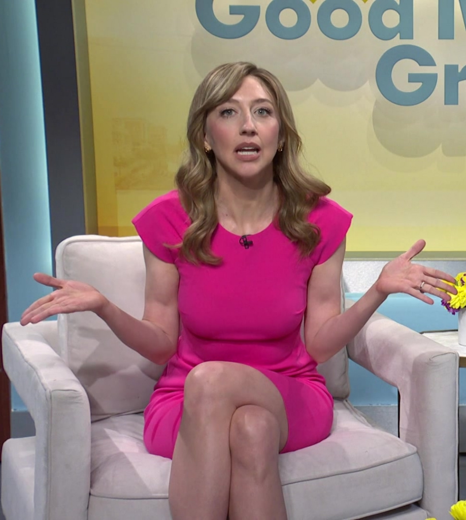 bright fuchsia fitted knee-length dress - Heidi Gardner) - Saturday Night Live TV Show