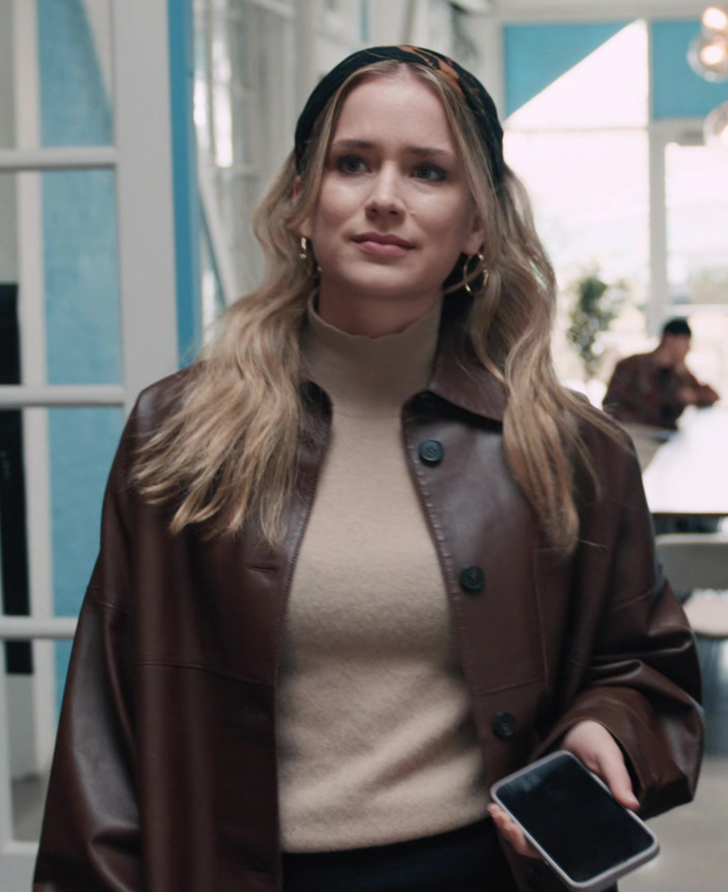 Brown Cropped Leather Jacket of Elizabeth Lail as Quinn Powers