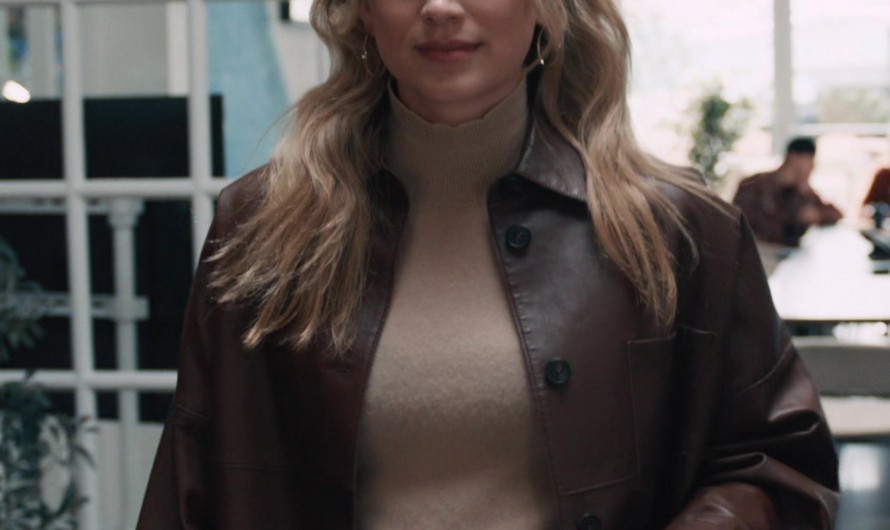 Camel High Neck Sweater of Elizabeth Lail as Quinn Powers