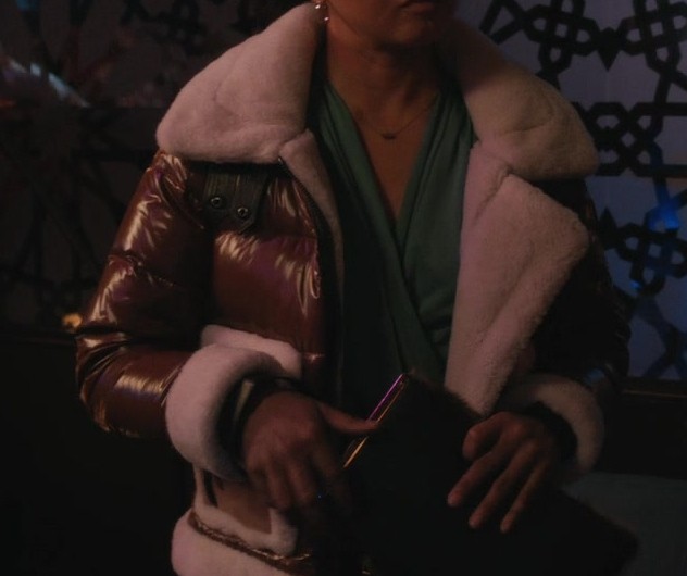 Puffer Brown Fur Leather V-Bomber Jacket of Carra Patterson as Kaya Blanke