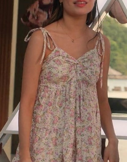 Floral Print Mini Dress with Tie Straps of Miranda Cosgrove as Emma