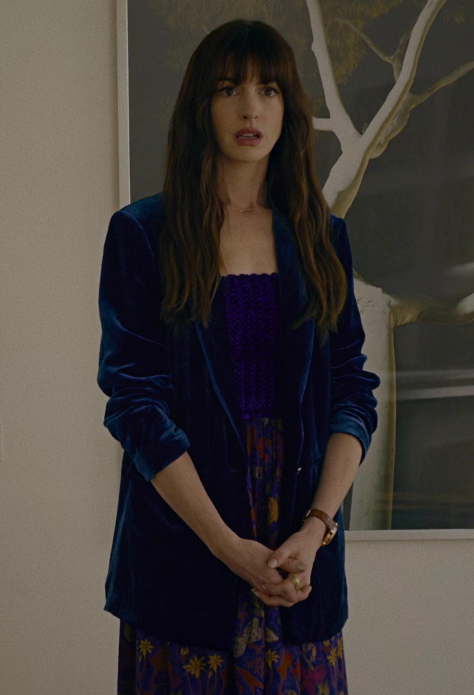 Blue Velvet Blazer of Anne Hathaway as Solène