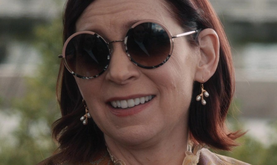 Round Sunglasses of Carrie Preston as Elsbeth Tascioni
