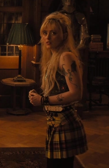 Edgy Punk Style Plaid Mini Skirt of Kathryn Newton as Sammy