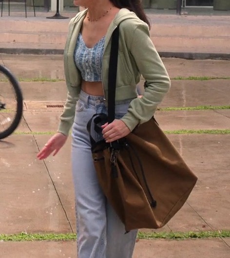 Classic High Waist Light Blue Denim Jeans of Miranda Cosgrove as Emma