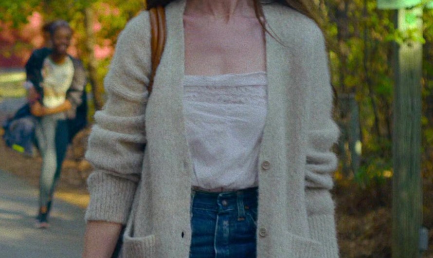 Cozy Beige Knit Cardigan of Anne Hathaway as Solène