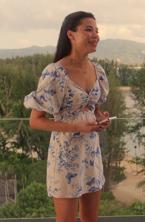 cream and blue floral linen-blend knot-detail dress - Miranda Cosgrove (Emma) - Mother of the Bride (2024) Movie