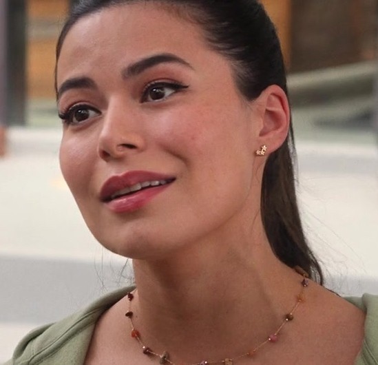 Multicolored Gemstone Choker Necklace of Miranda Cosgrove as Emma