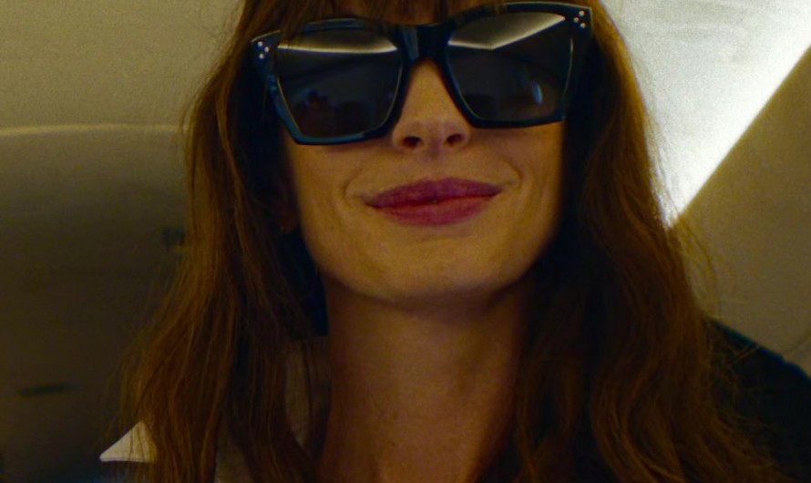 Oversized Cat Eye Sunglasses of Anne Hathaway as Solène
