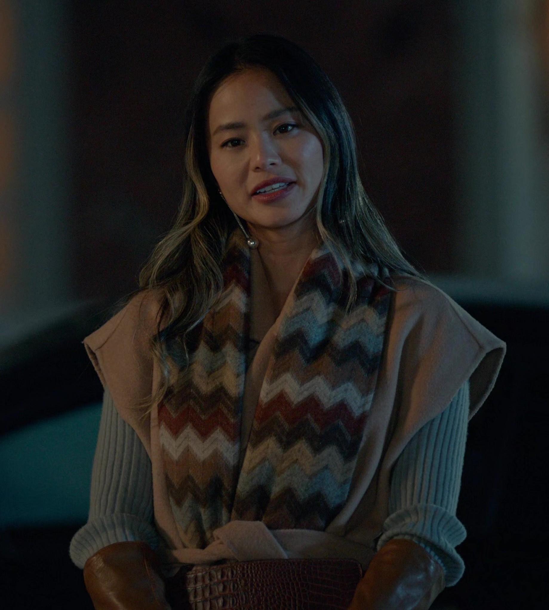 Multicolor Zigzag Scarf of Jamie Chung as Jasmine