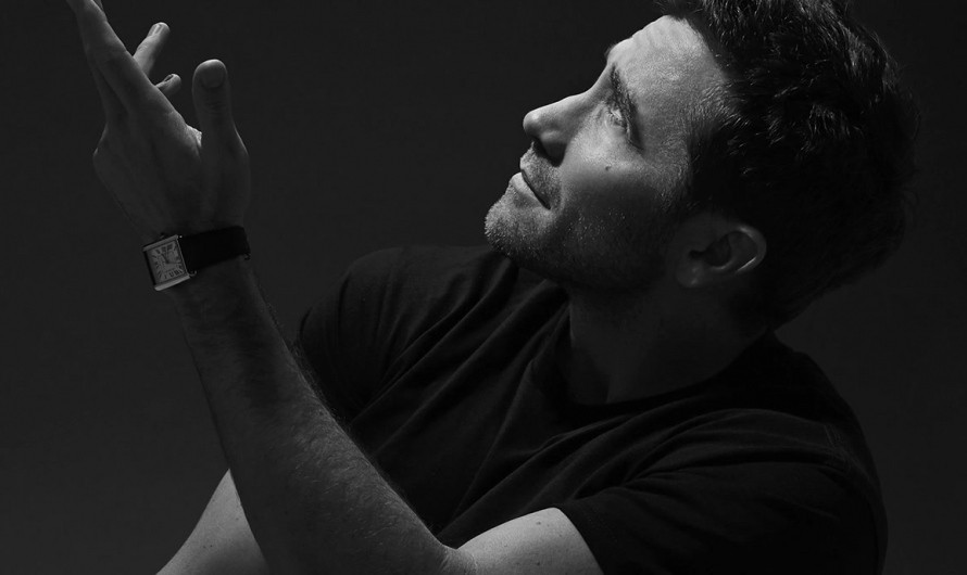 Square Wrist Watch of Jake Gyllenhaal as Guest