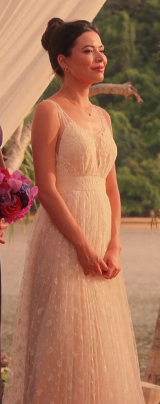 White Bridal Dress of Miranda Cosgrove as Emma