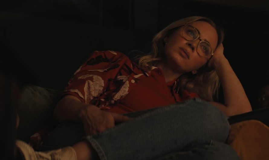 Classic Light Blue Jeans of Emily Blunt as Jody Moreno