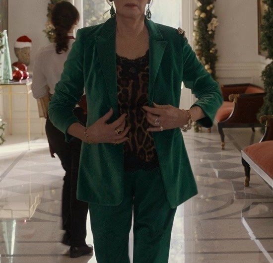 Green Velvet Blazer of Jean Smart as Deborah Vance