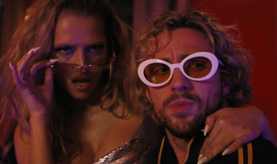 Retro-Inspired White Oval Sunglasses of Aaron Taylor-Johnson as Tom Ryder
