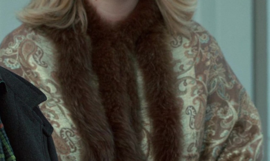 Black Leather Gloves of Jillian Bell as Vivian