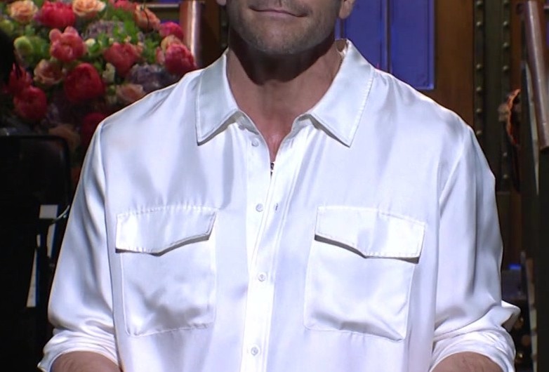 White Button-Up Shirt of Jake Gyllenhaal as Guest