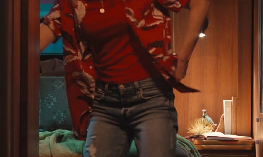 Red Tropic Print Hawaiian Shirt of Emily Blunt as Jody Moreno