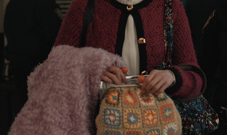 Crochet Clutch Bag of Carrie Preston as Elsbeth Tascioni