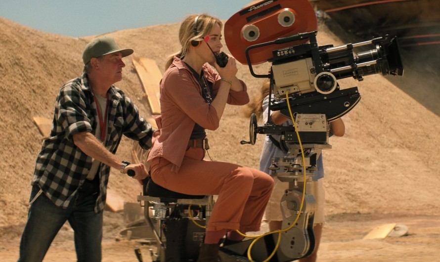 Terracotta Roll-Up Hem Pants of Emily Blunt as Jody Moreno