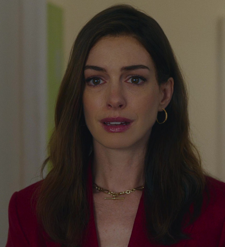 stylish gold pendant necklace - Anne Hathaway (Solène) - The Idea of You (2024) Movie