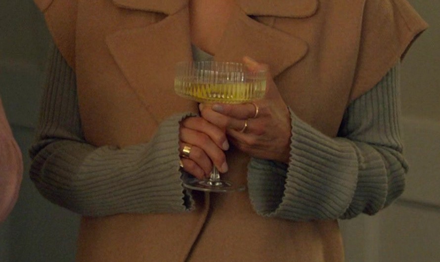 Camel Vest Coat of Jamie Chung as Jasmine