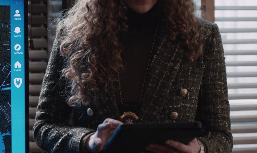 Green Army Color Tweed Blazer of Micaela Diamond as Detective Edwards
